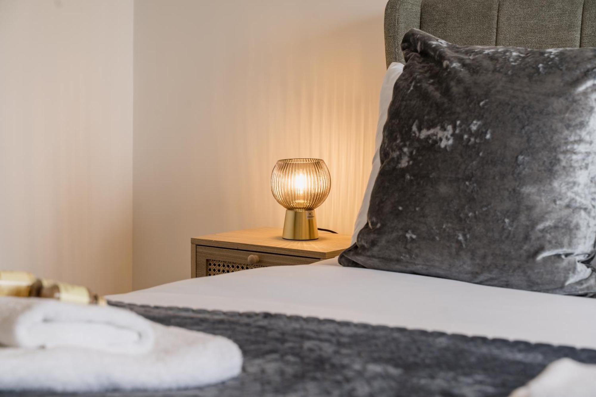 Beautifully Done 5 Bed Barn Conversion In Heswall - Sleeps Up To 10 Eksteriør bilde
